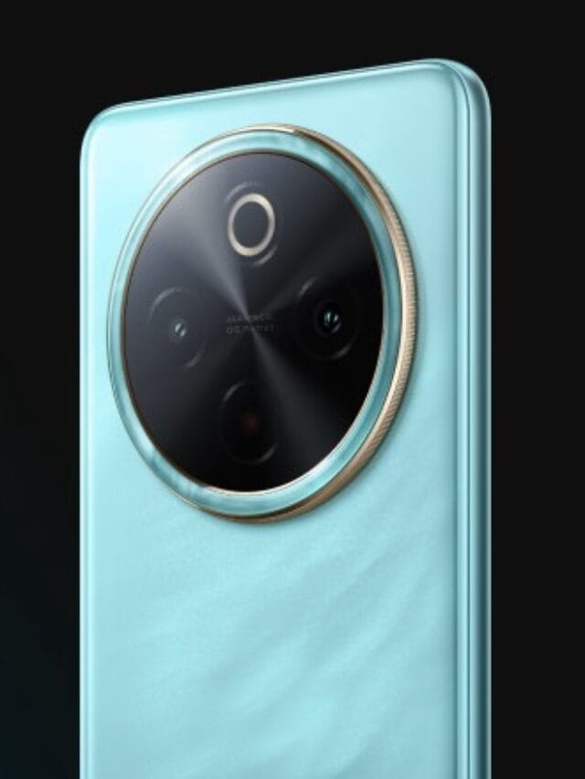 Vivo T4 5G in Emerald Blaze and Phantom Grey with slim design and curved display.